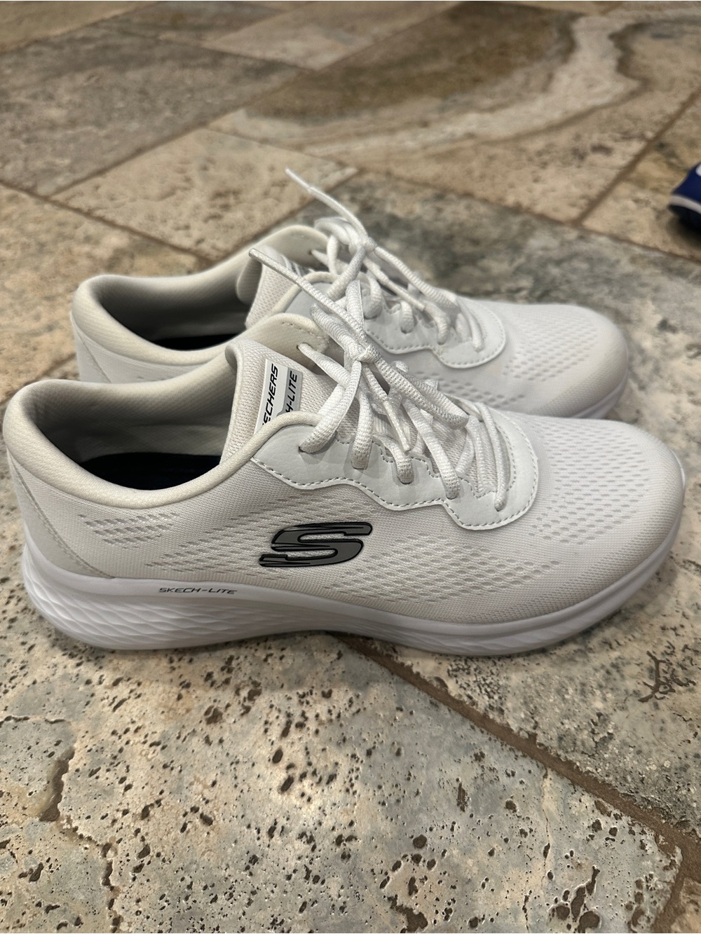 Skechers Women’s size 10 White Athletic Lace-Up Sneakers